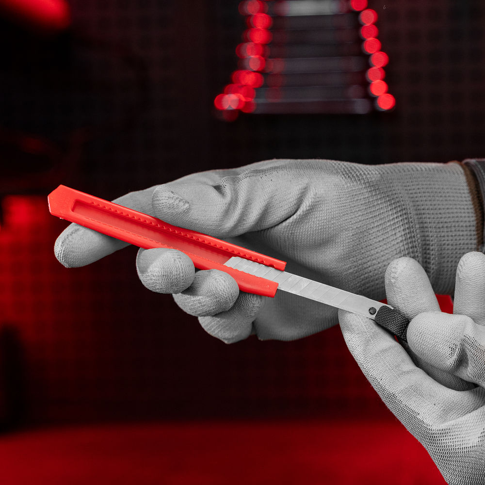 Нож, 9 мм, выдвижное лезвие Matrix (78911)