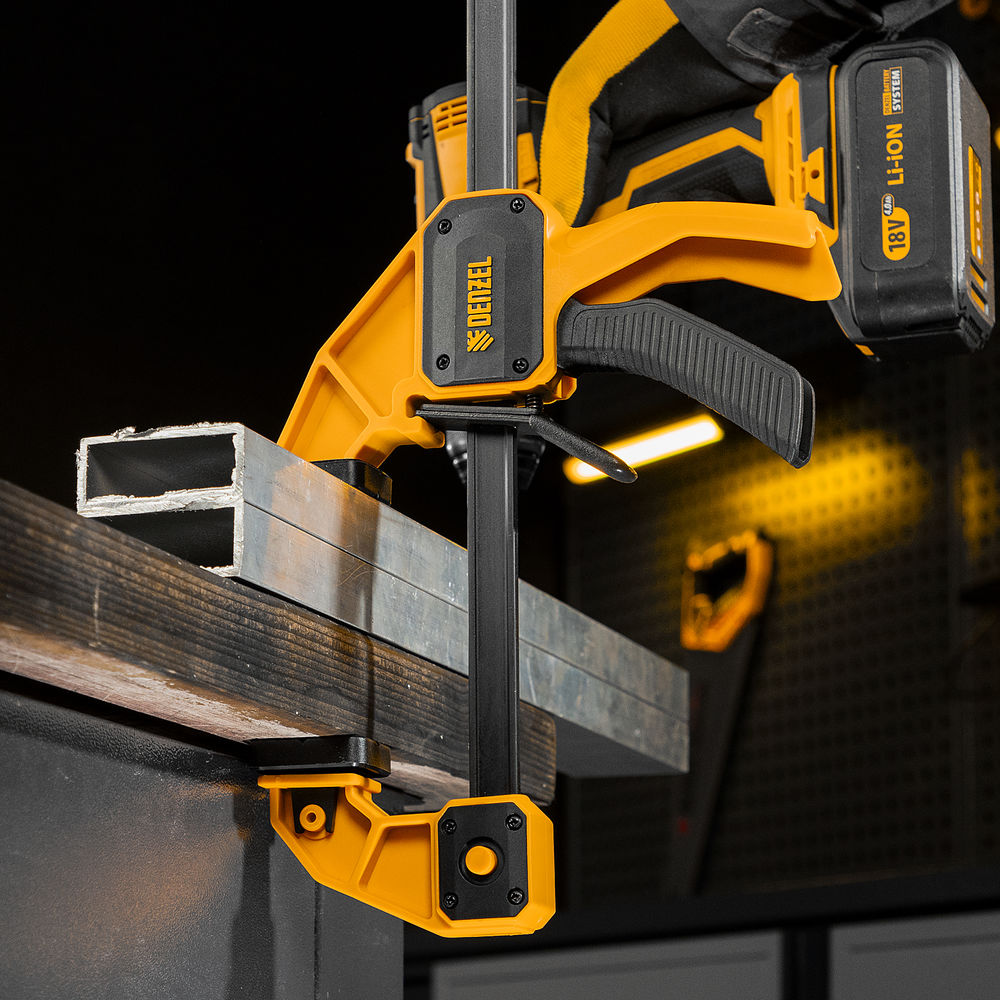 Струбцина F-образная, быстрозажимная, 450 х 80 мм, усиленный нейлоновый корпус Denzel (20507)