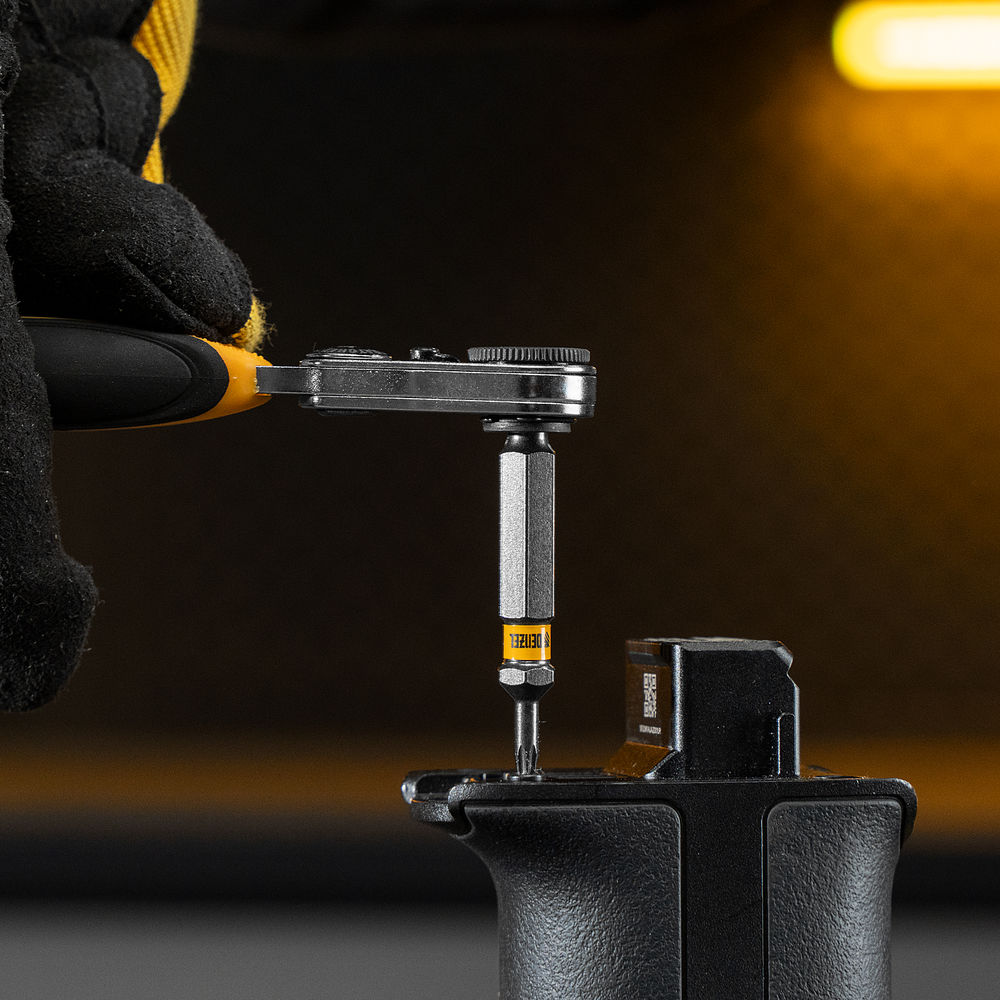 Ключ-трещотка для бит 1/4, 52 зуба, CrMo, адаптер для торцевых головок Denzel