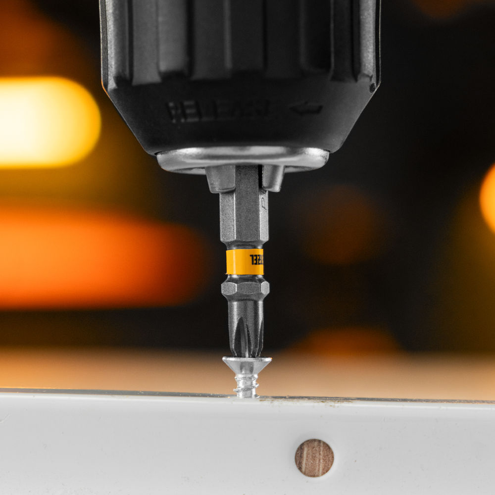 Бита PH2х50, сталь легированная S2, 30 шт., шестигранный профиль, пластиковая коробка, Е 6,3 Denzel (11682)