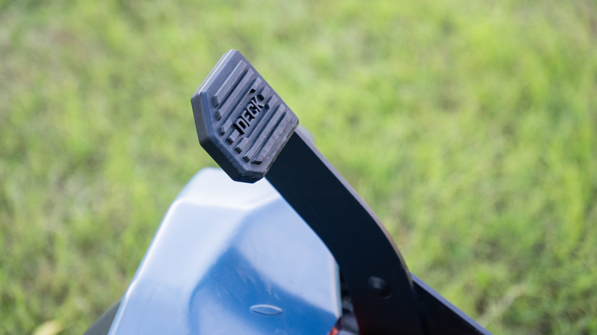 Райдер газонокосилка ZTR аккумуляторная ZTRX6-M-EU, 107см, с 4 АКБ 12Ач и зу 1600Вт, SENIX