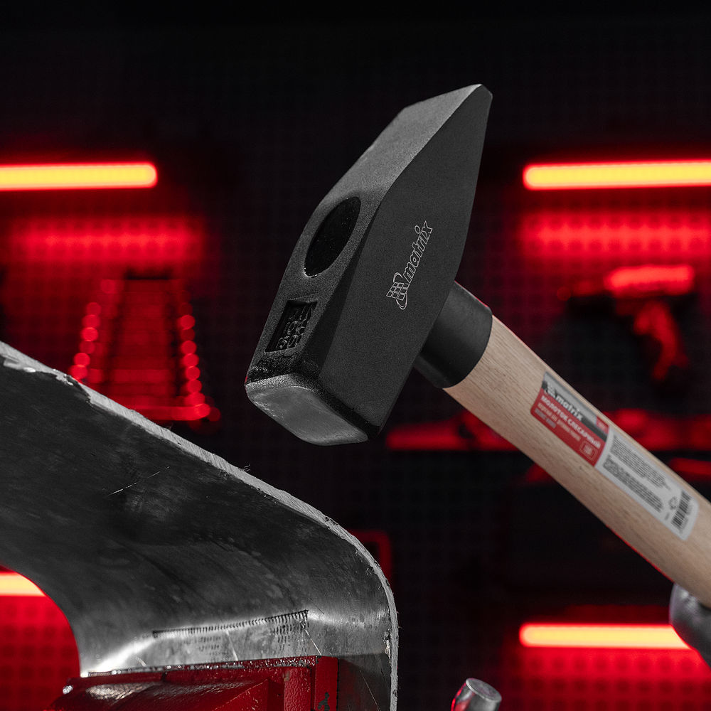 Молоток слесарный, 1500 г, квадратный боек, деревянная рукоятка Matrix