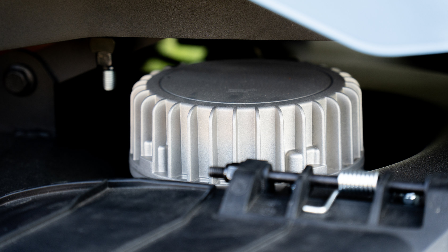 Райдер газонокосилка ZTR аккумуляторная ZTRX6-M-EU, 107см, с 4 АКБ 12Ач и зу 1600Вт, SENIX