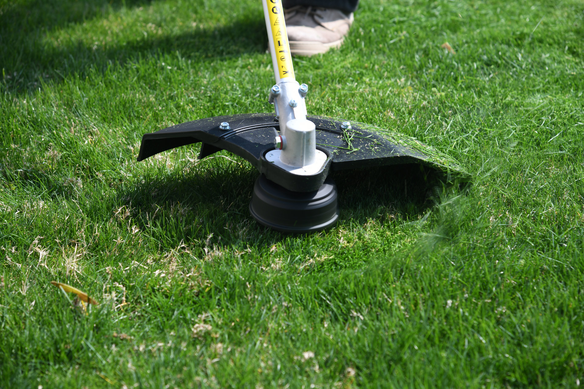 Триммер сетевой, 1200 Вт, 34 см (леска), 23 см (нож), D-рукоятка