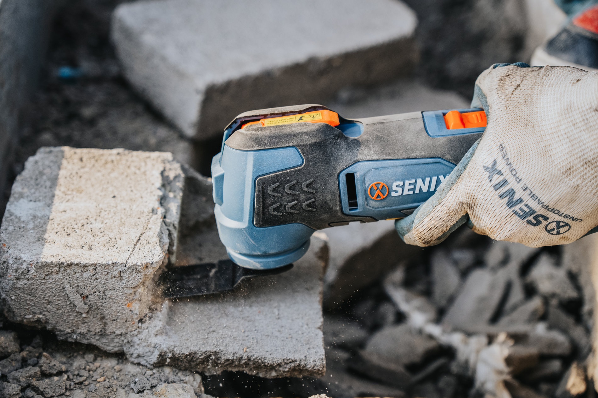 Реноватор (многофункциональный инструмент), с 1 АКБ, 1 ЗУ X2 20В