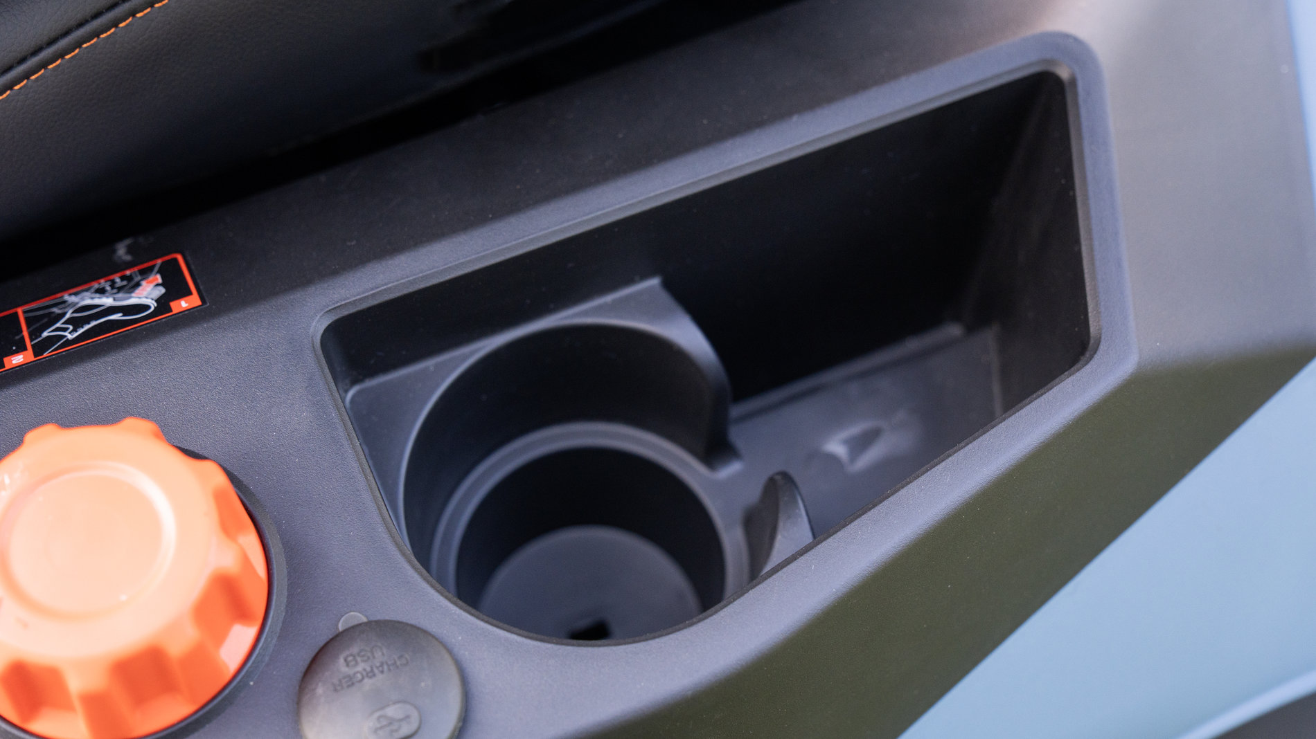 Райдер газонокосилка ZTR аккумуляторная ZTRX6-M-EU, 107см, с 4 АКБ 12Ач и зу 1600Вт, SENIX