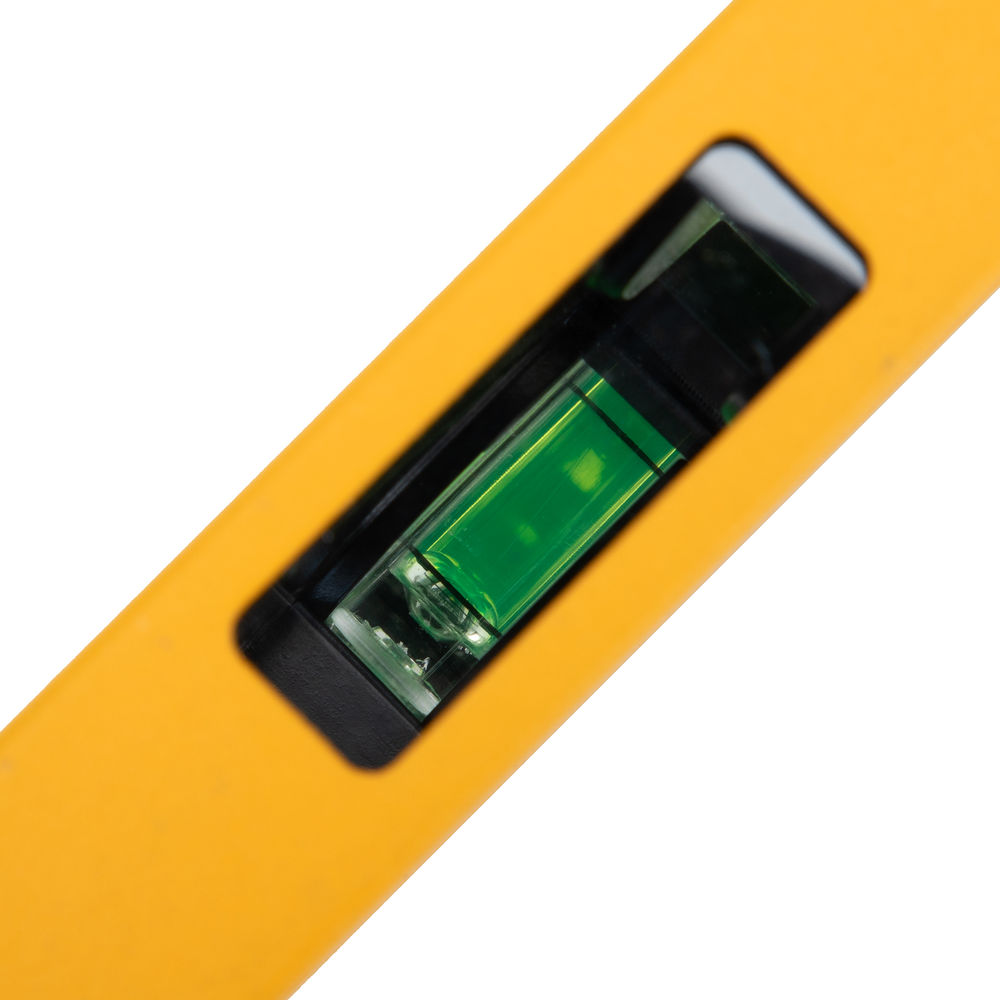 Уровень алюминиевый, магнит, фрезерованный, 3 глазка (1 зеркал.) 0,5 мм/м, 800 мм Denzel (33692)