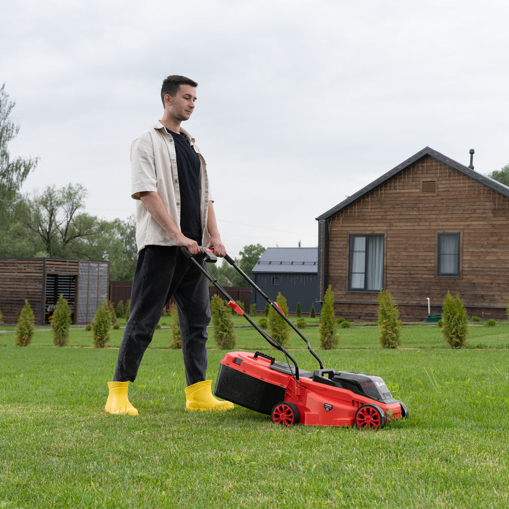 Газонокосилка аккумуляторная бесщеточная CLM-320, 320 мм, травосб. 30 л, Li-Ion, 20 В MTX (58901)