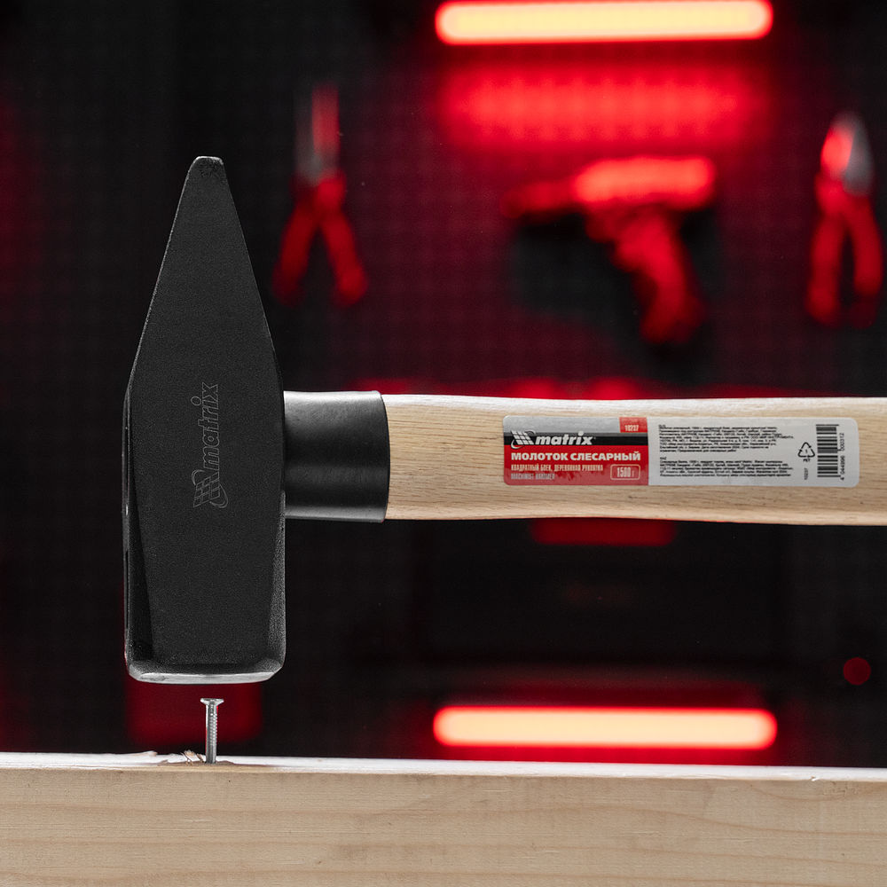 Молоток слесарный, 1500 г, квадратный боек, деревянная рукоятка Matrix