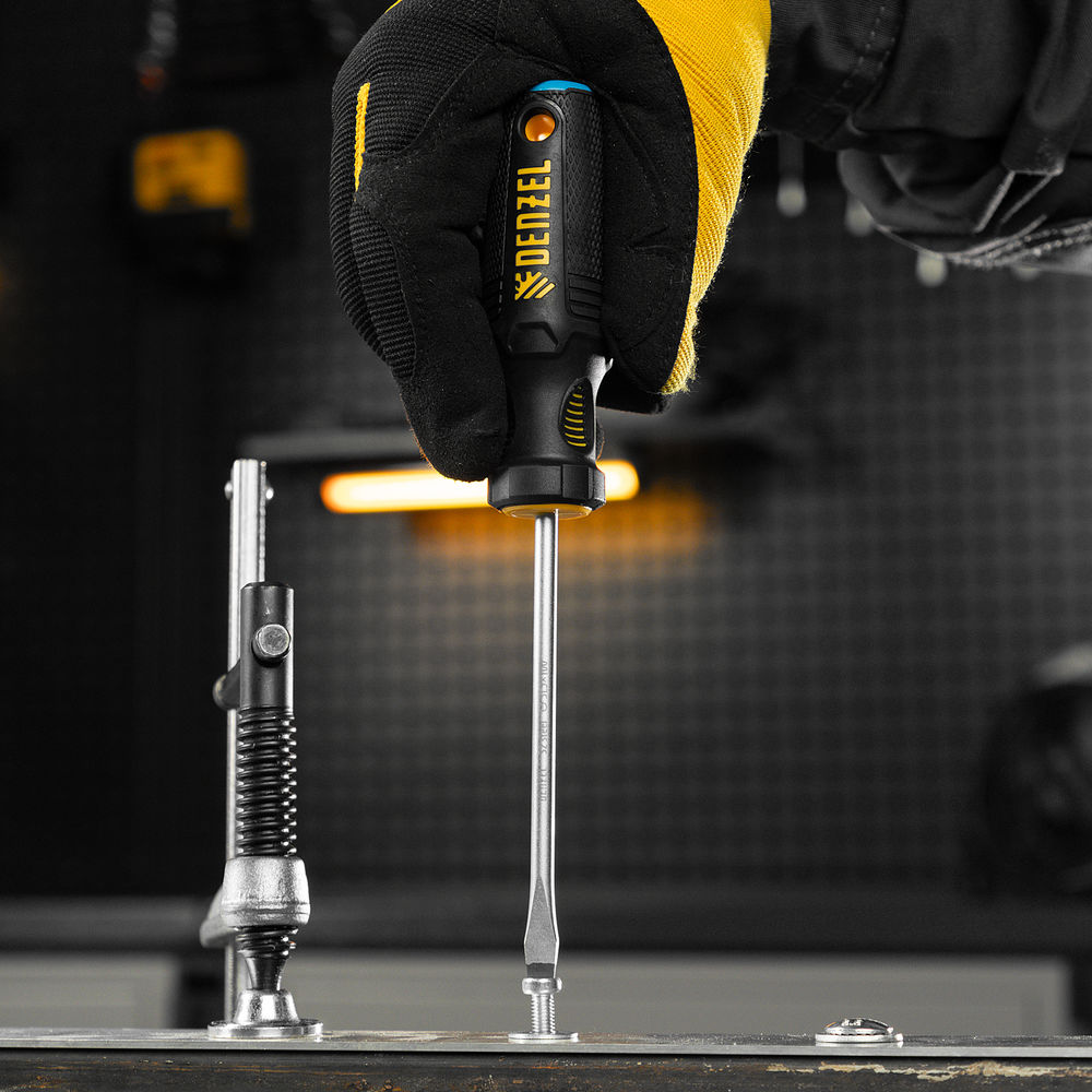 Отвертка, SL5x100 мм, S2, 3к рукоятка Denzel (121967)