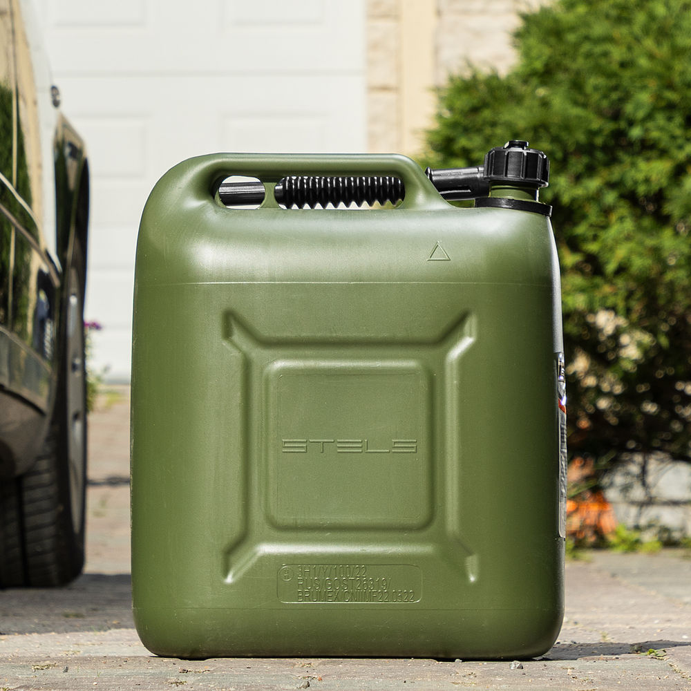 Канистра для ГСМ вертикальная 20 л, пластиковая, усиленная Stels (53127)