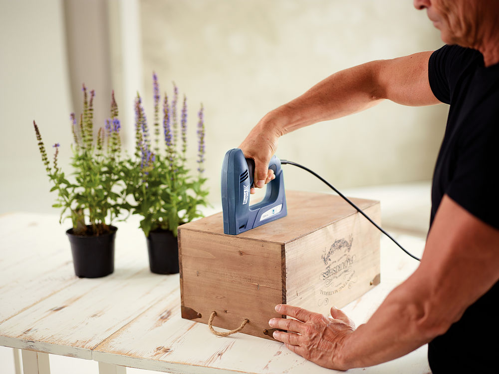 Электрический нейлер-степлер 2-в-1 для скоб R:El.Staple Gun ESN114, тип 140 и гвоздей 300 RAPID 5000131