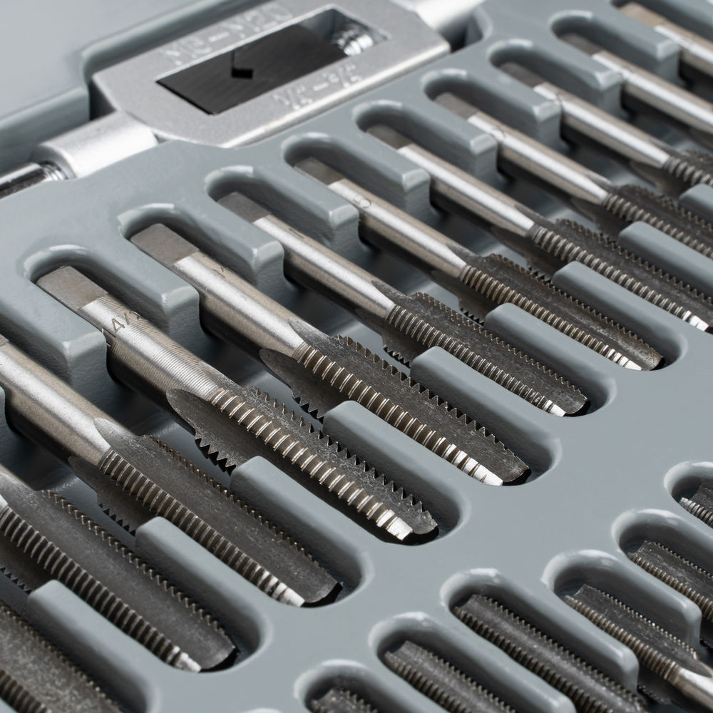 Набор метчиков и плашек М2-М18, 110 шт, металлический кейс Matrix (773110)