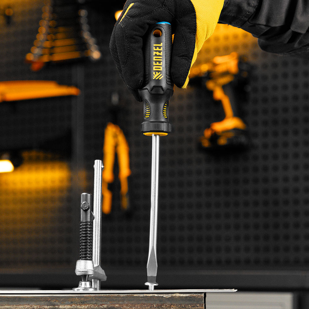 Отвертка, SL8x150 мм, S2, 3к рукоятка Denzel (122007)