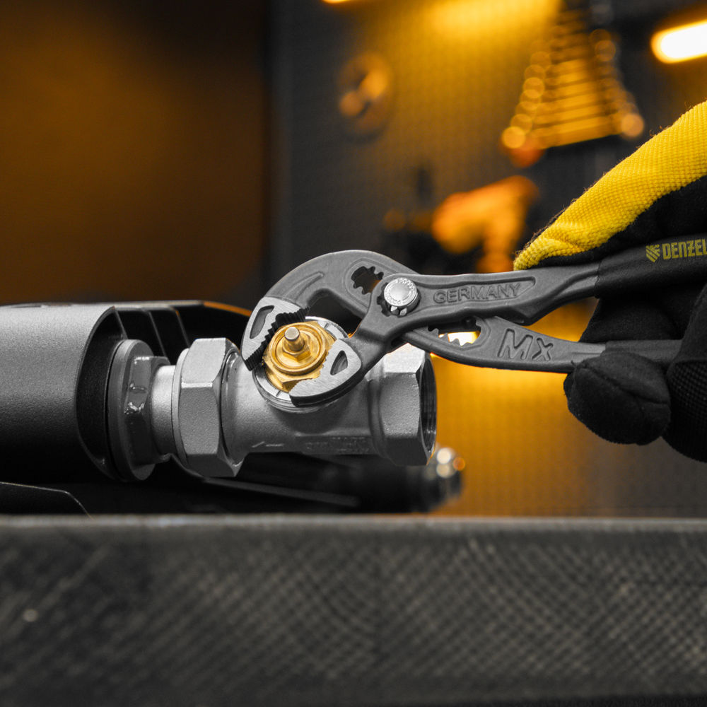 Клещи переставные, кнопочный механизм, обливные рукоятки, 180 мм Denzel (17905)