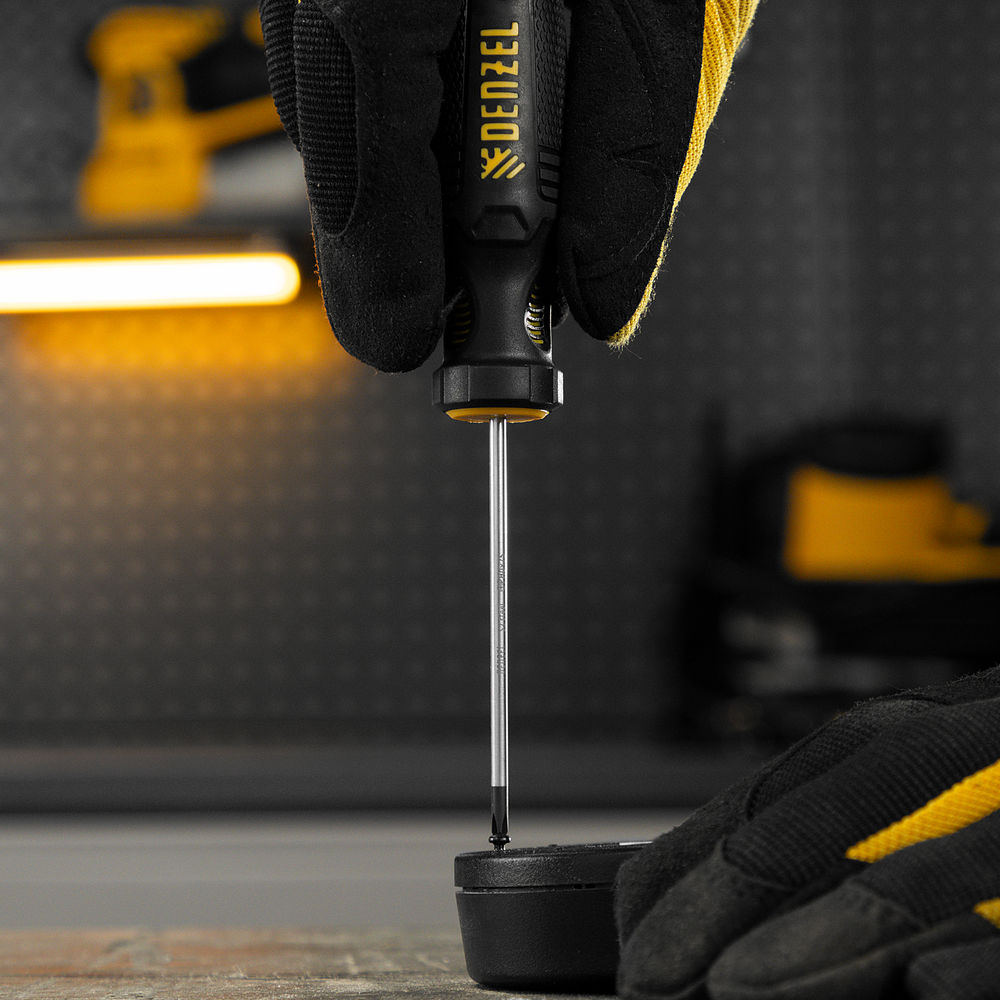 Отвертка, PH0х75 мм, S2, 3к рукоятка Denzel (121717)