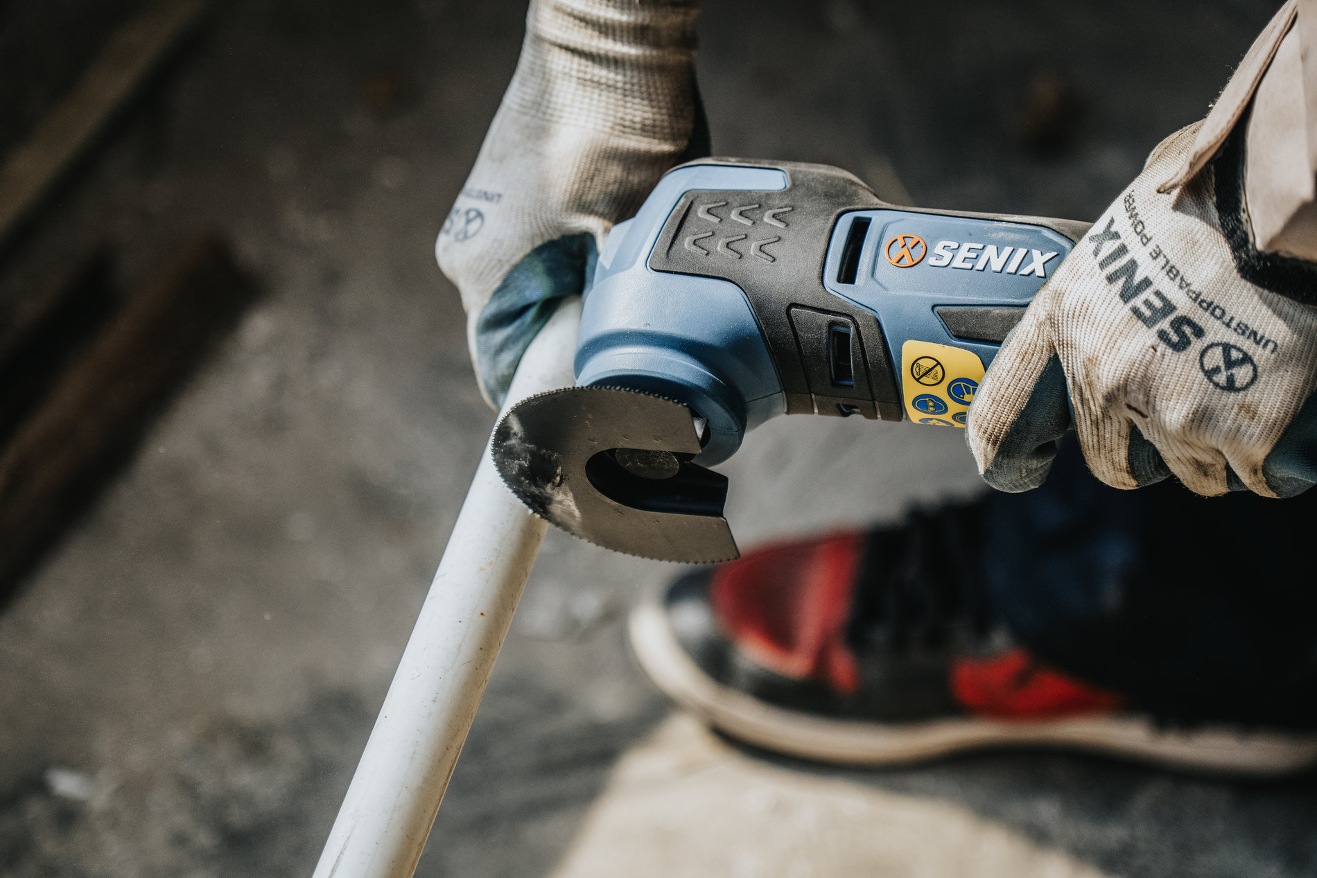 Реноватор (многофункциональный инструмент), с 1 АКБ, 1 ЗУ X2 20В