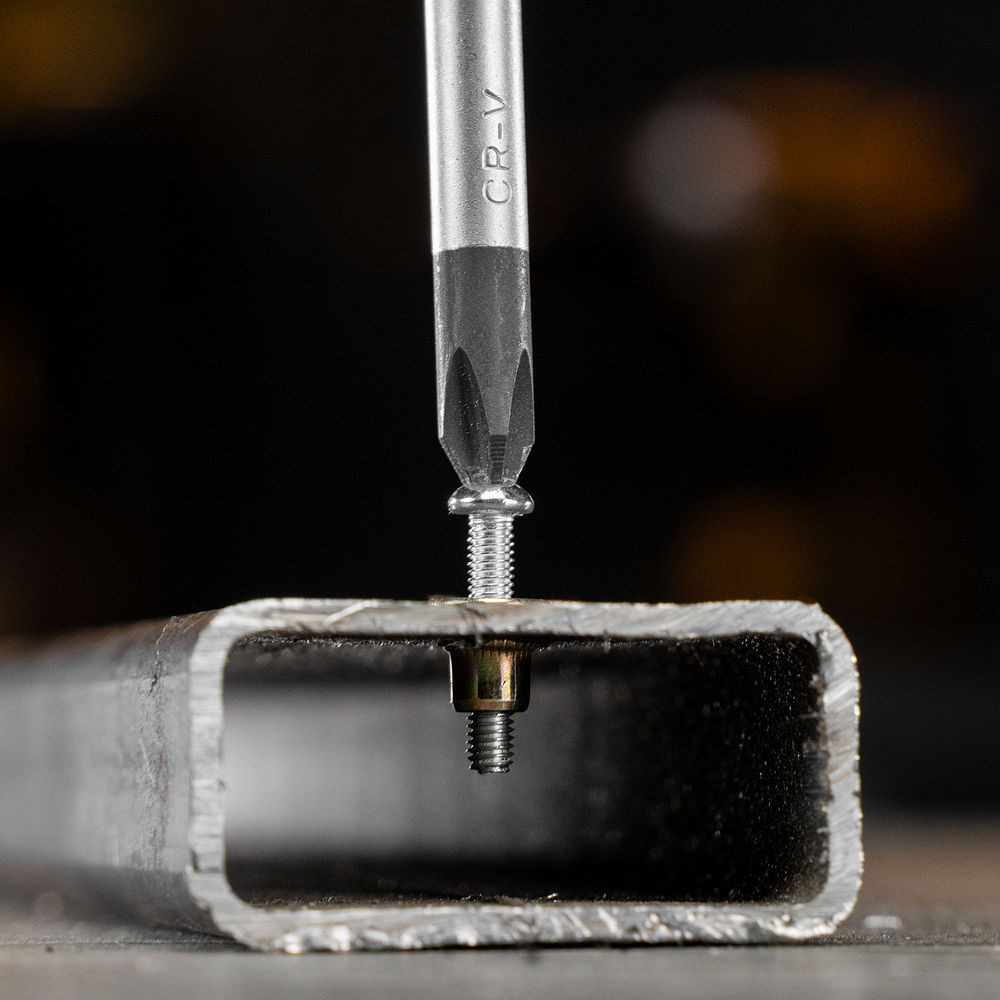 Заклепки резьбовые, стальные, оцинкованные, М3, пластиковый кейс, 200 шт. Denzel (40600)