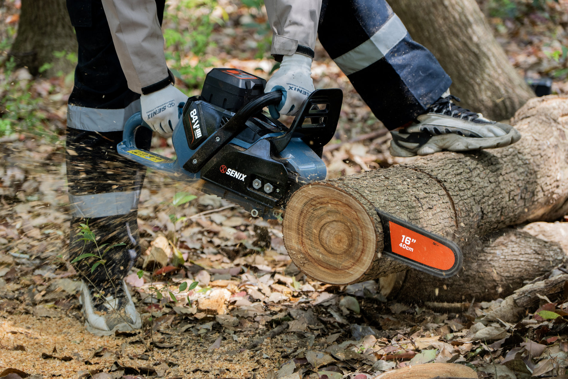 Пила цепная, бесщ.мотор, 40 см (16). В комплекте: 1 батарея 10.0Ач, ЗУ X8 84В