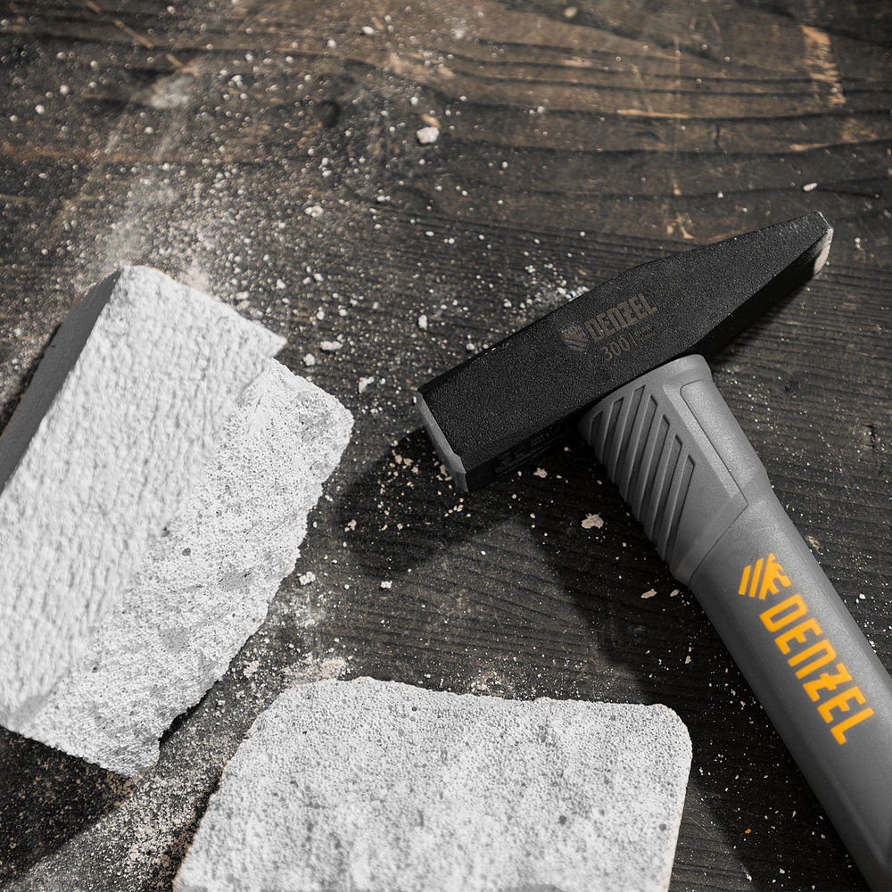 Молоток слесарный, 300 г, кованый, фибергласовая рукоятка c TPR покрытием Denzel (10483)