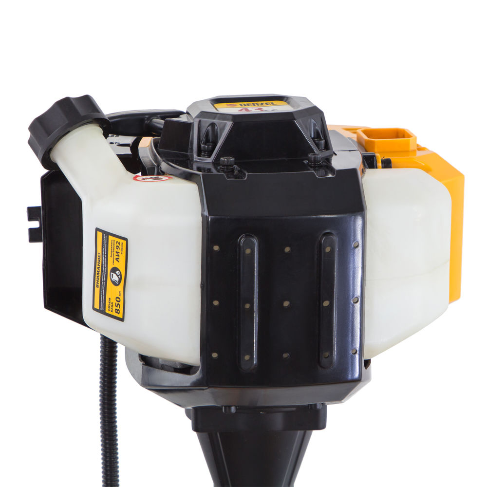 Триммер бензиновый DR-43, 43 см3, неразъемная штанга, состоит из 2 частей Denzel (96273)