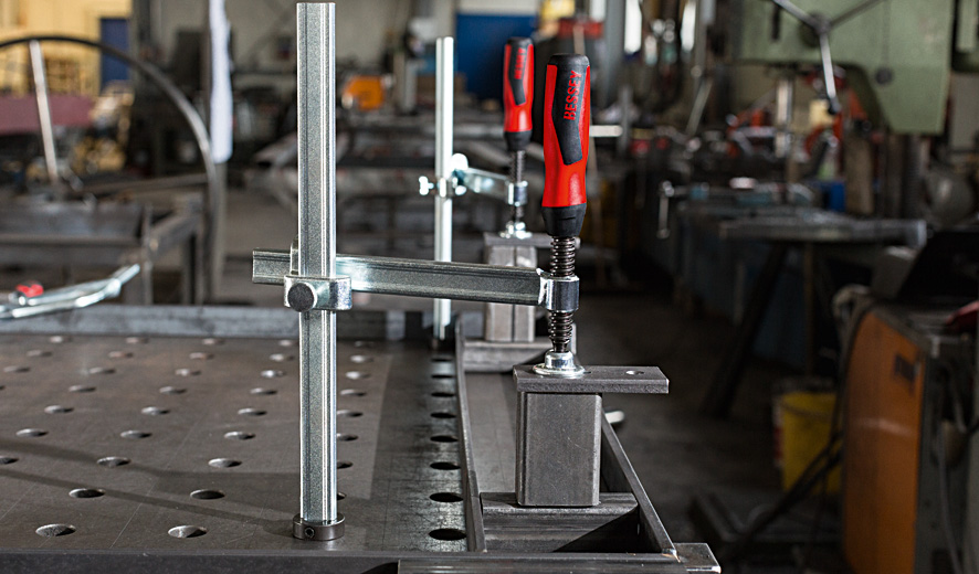 Зажимной элемент с регулируемой глубиной захвата для сварочных столов 200/30-150, 2.5 кН, 2К ручка TWV16-20-15-2K BE-TWV16-20-15-2K