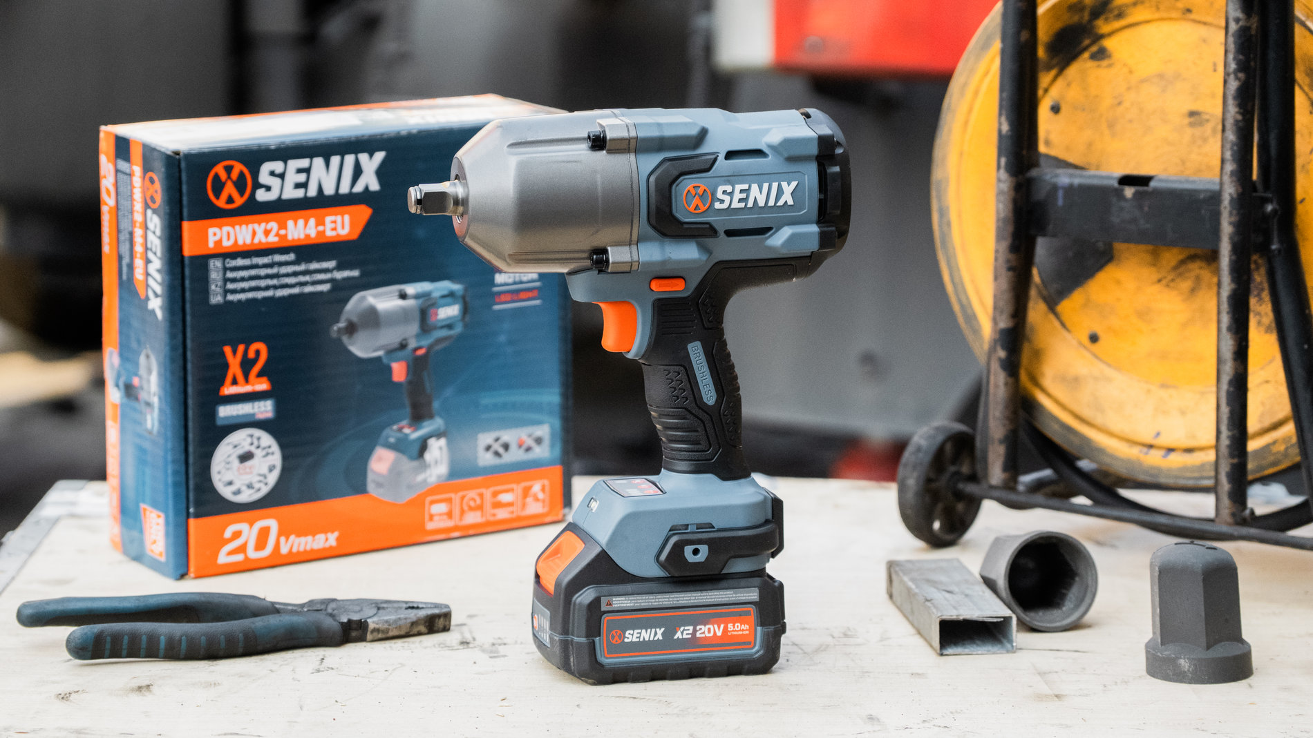 Импульсный гайковерт 1/2, 1350 Нм, без АКБ и ЗУ X2 20В