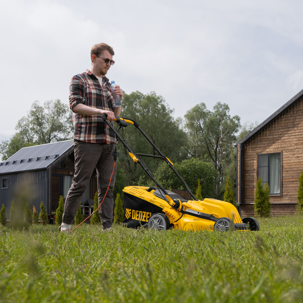 Газонокосилка электрическая GMC-1800, шир. 38см, 1800 Вт, 6 уров., травосб. 35 л Denzel (96629)