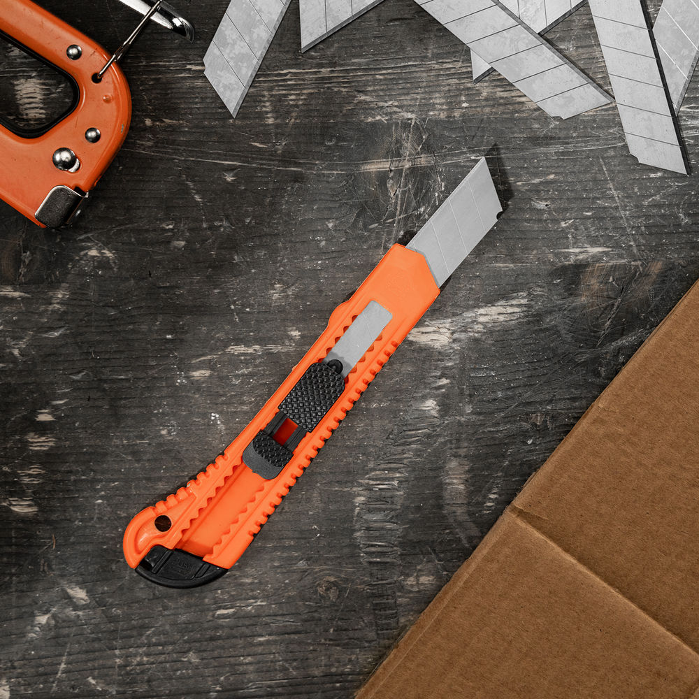 Нож, 18 мм, выдвижное лезвие Sparta (78974)