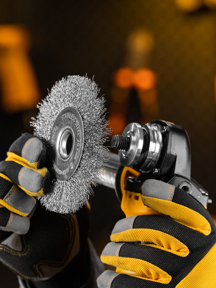 Щетка для УШМ, 125 мм, Плоская, витая нержавеющая проволока 0.3 мм, посадка 22.2 мм Denzel (746563)