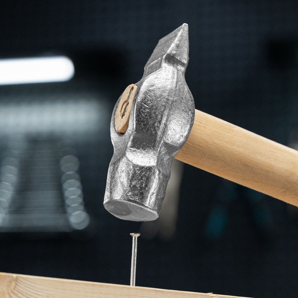 Молоток слесарный, 600 г, круглый боек, деревянная рукоятка (10241)