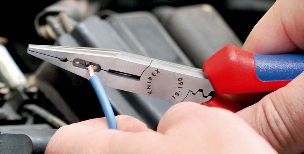 Плоскогубцы электрика для монтажа проводов, 160 мм, фосфатированные, обливные ручки (KN-1301160)