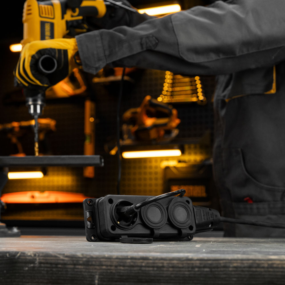 Удлинитель-шнур силовой Top Series, КГТТ, 10 м, 3 розетки, 3 x 1,5 мм Denzel (37421)