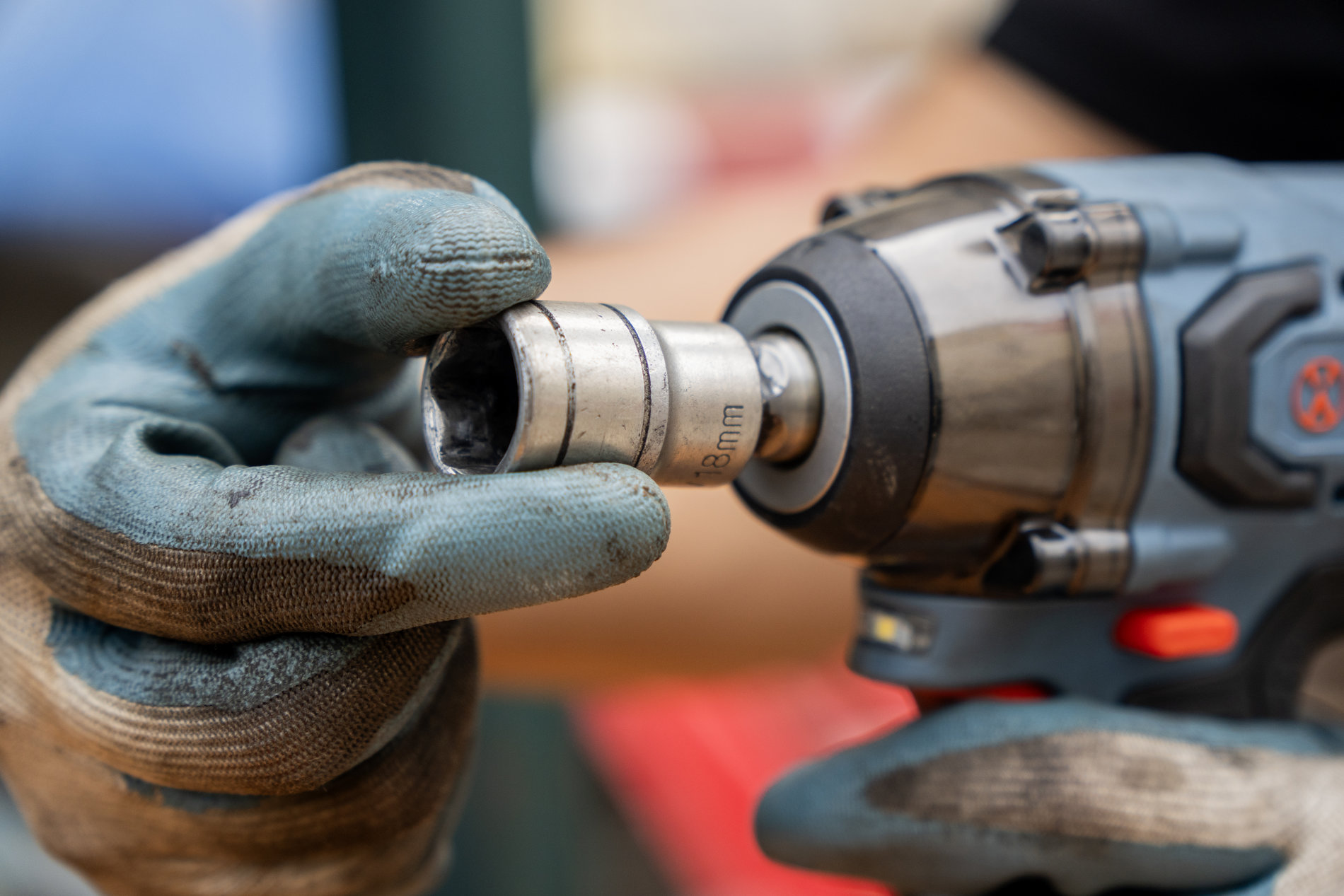 Импульсный гайковерт 1/2, 330 Нм, 1х4Ач, ЗУ, кейс X2 20В