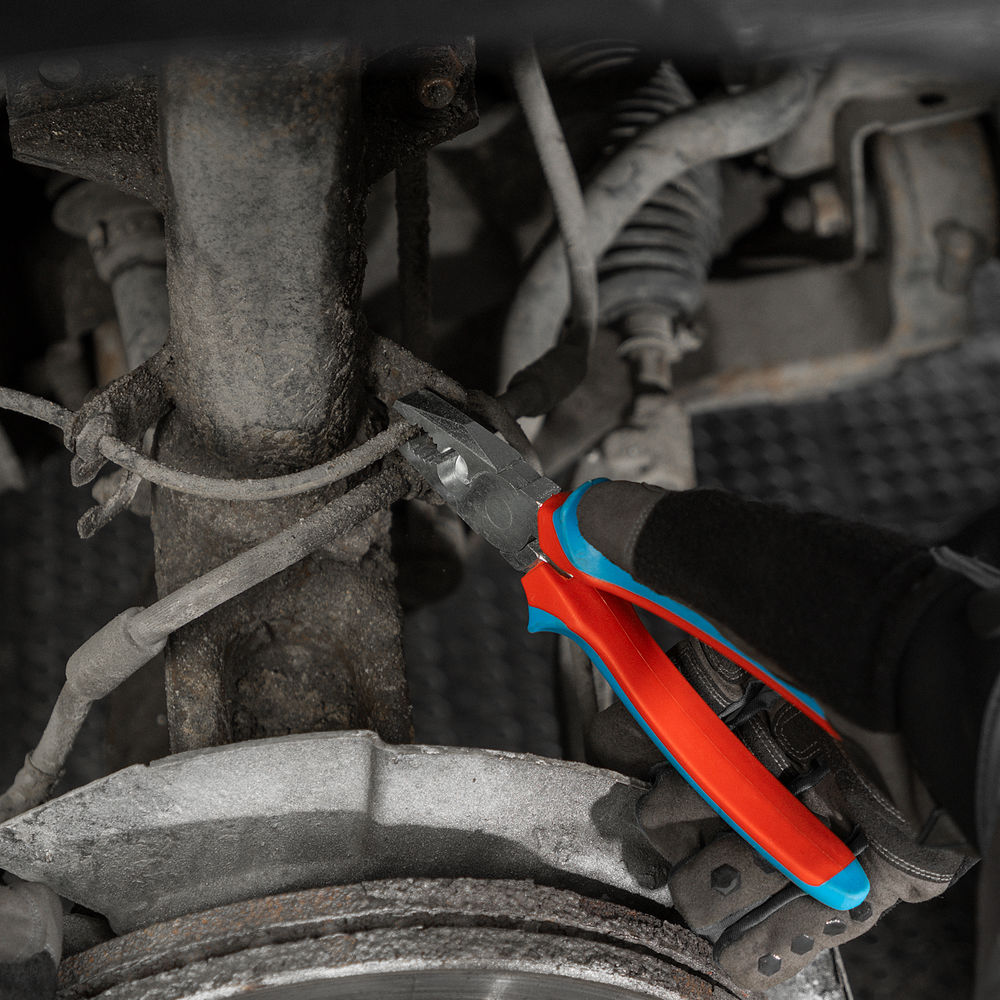 Набор слесарно-шоферского инструмента Универсал-2, пластиковый бокс (НИЗ) Россия