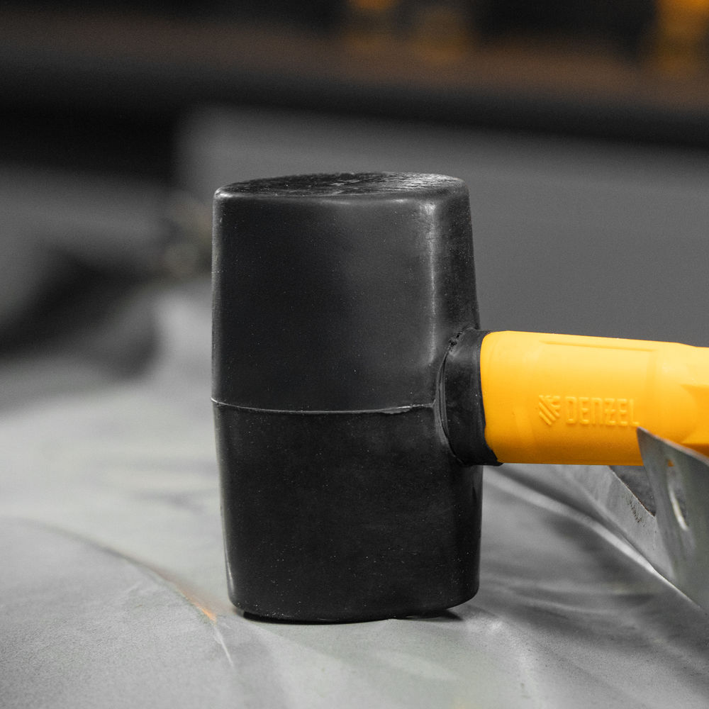 Киянка резиновая, 225 г, черная, фибергласовая рукоятка c TPR покрытием Denzel