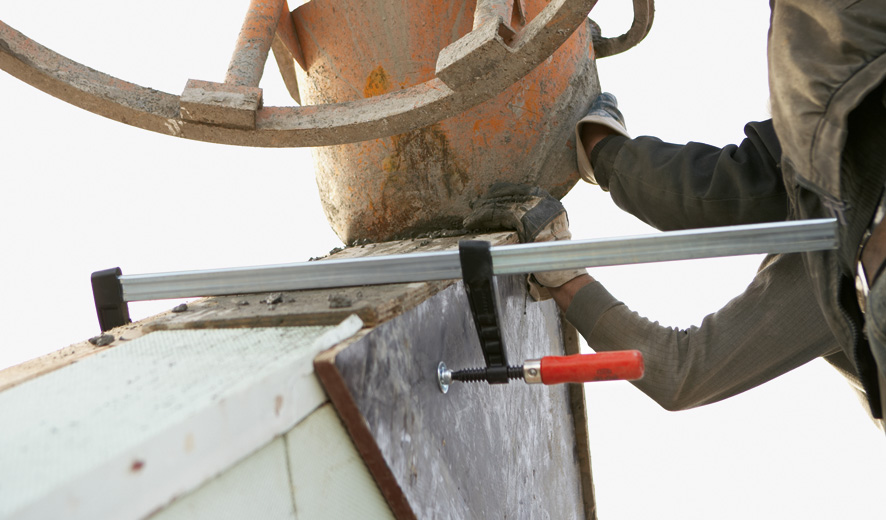 Струбцина чугунная 3000/120, 7 кН, деревянная ручка для высоких нагрузок TGK300 BE-TGK300