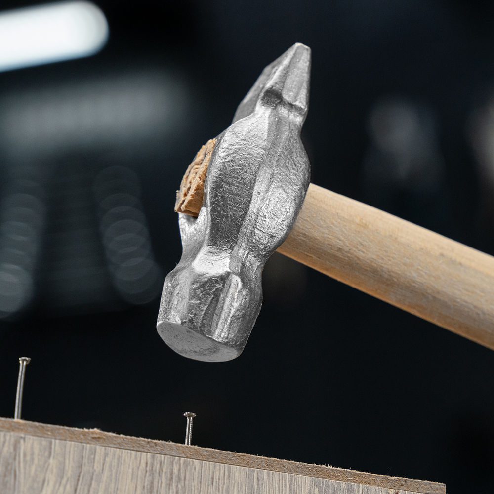 Молоток слесарный, 200 г, круглый боек, деревянная рукоятка (10238)