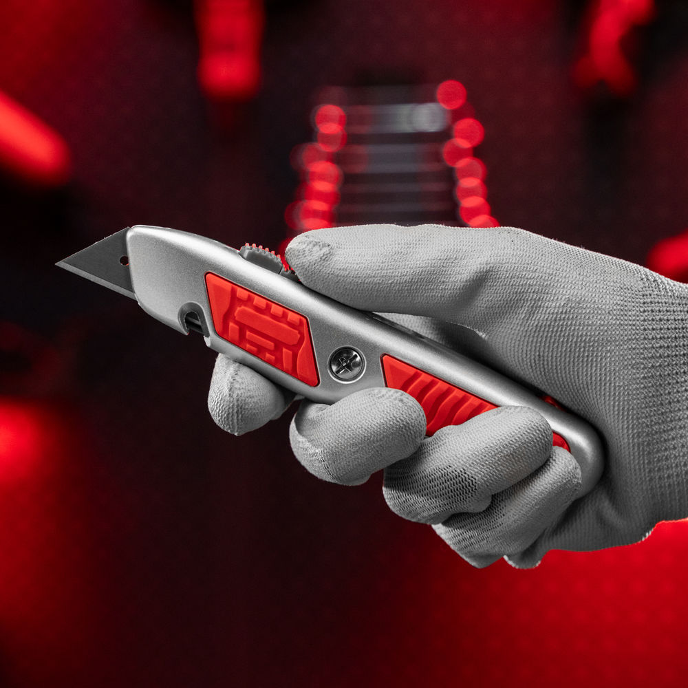 Нож, 19 мм, выдвижное трапециевидное лезвие, отделение для лезвий, метал. корпус Matrix (78967)