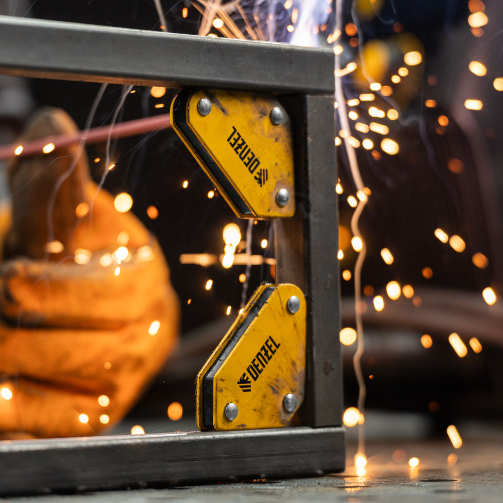 Набор из 2 магнитных сварочных фиксаторов и магнитной клеммы масса Denzel (97557)