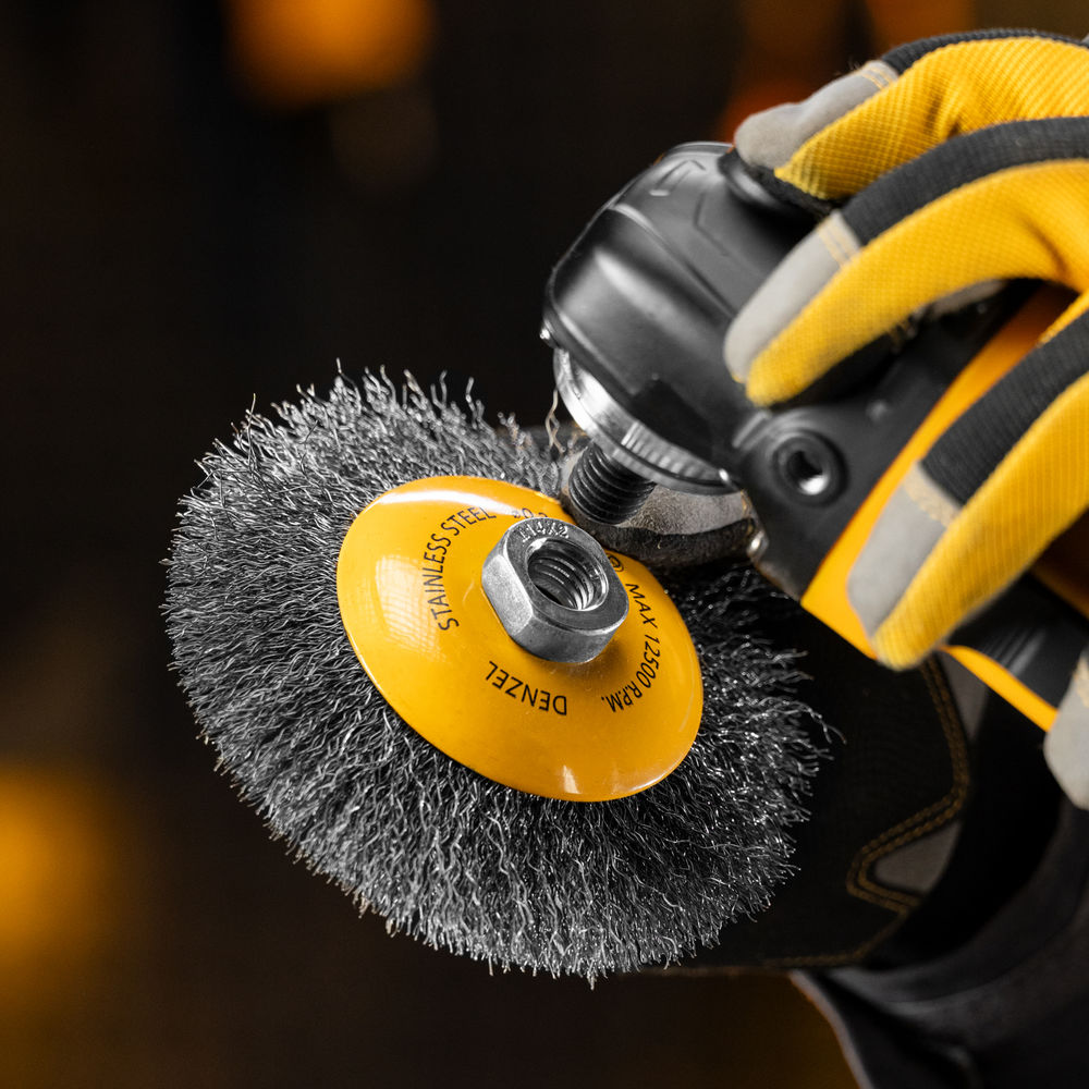 Щетка для УШМ, 125 мм, Тарелка, витая нержавеющая проволока 0.3 мм, М14 Denzel (746163)