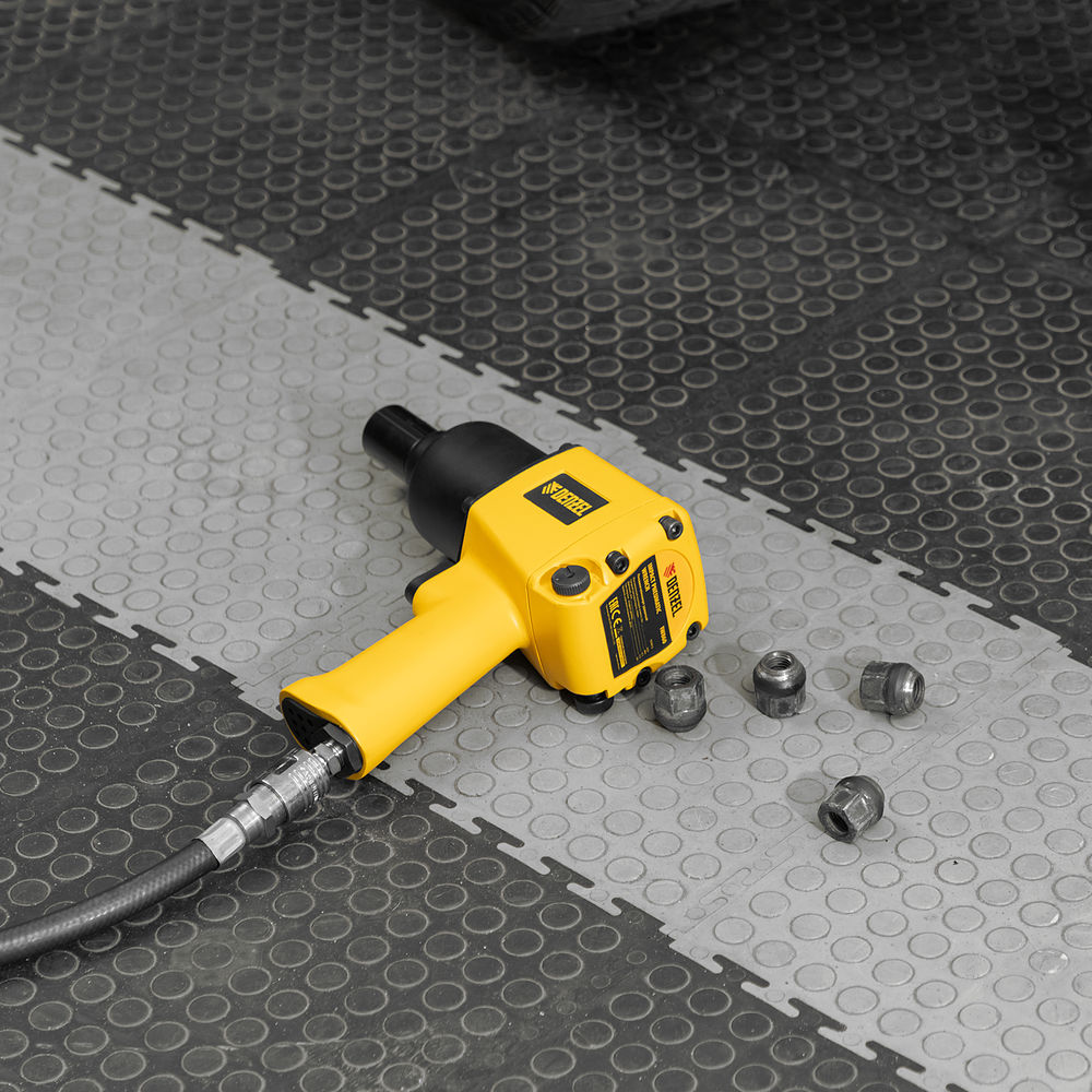 Ударный пневмогайковерт IW860+набор головок, 1/2, 7000 об/мин, 868 Нм Denzel (57473)