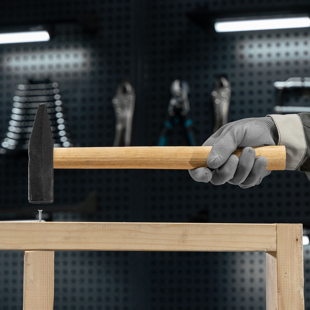 Молоток слесарный, 1000 г, квадратный боек, деревянная рукоятка Россия