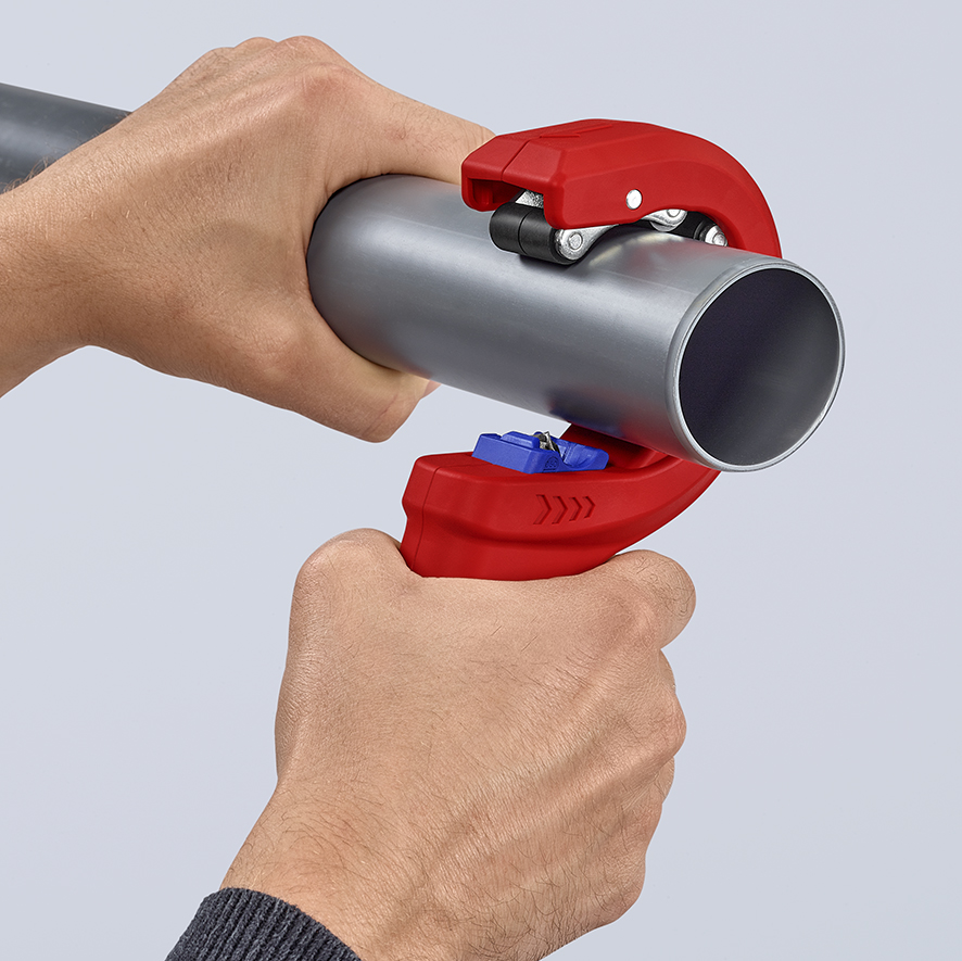 Труборез O 32/40/50 мм для канализационных пластиковых труб, толщина max 2.4 мм, длина 202 мм, BK DP50 KNIPEX KN-902301BK