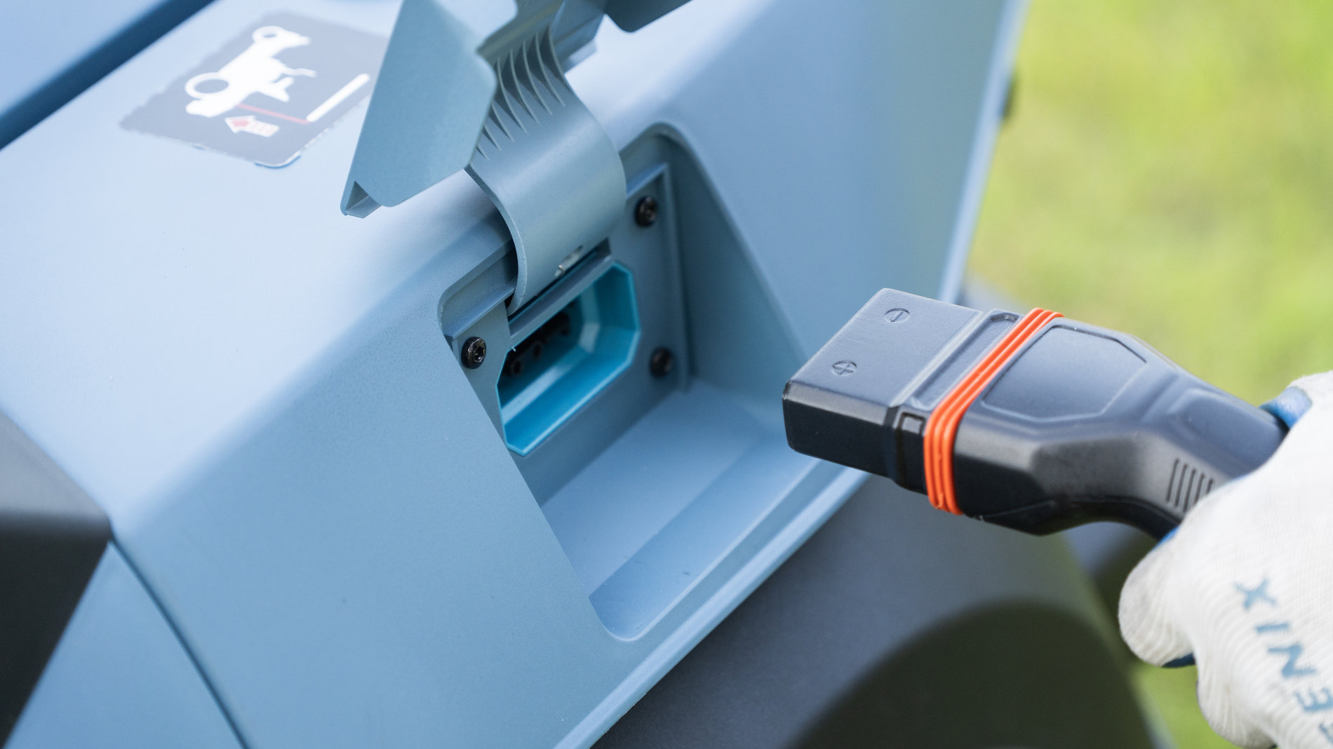 Райдер газонокосилка ZTR аккумуляторная ZTRX6-M-EU, 107см, с 4 АКБ 12Ач и зу 1600Вт, SENIX