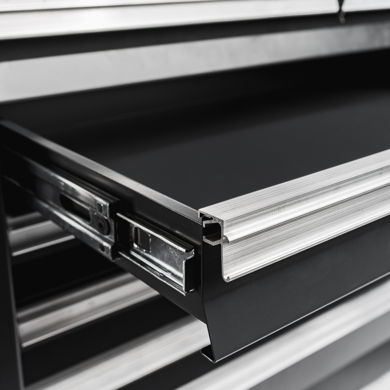 Тележка инструментальная Limited Edition 7 полочная Industrial серая RUNTEC RTIND-LE7G