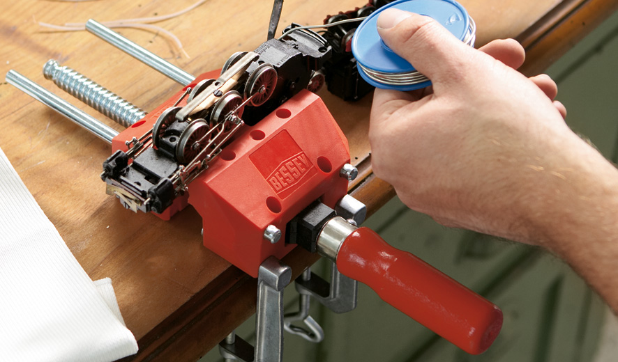 Зажим винтовой для параллельного зажима с рейками и косого зажима без реек ±25° S10-ST BE-S10-ST