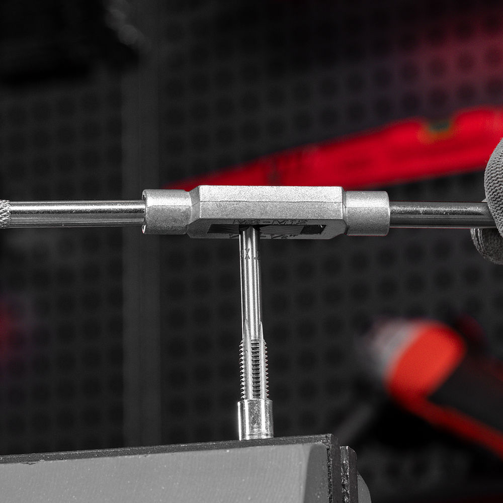 Набор метчиков и плашек М2-М18, 110 шт, металлический кейс Matrix (773110)