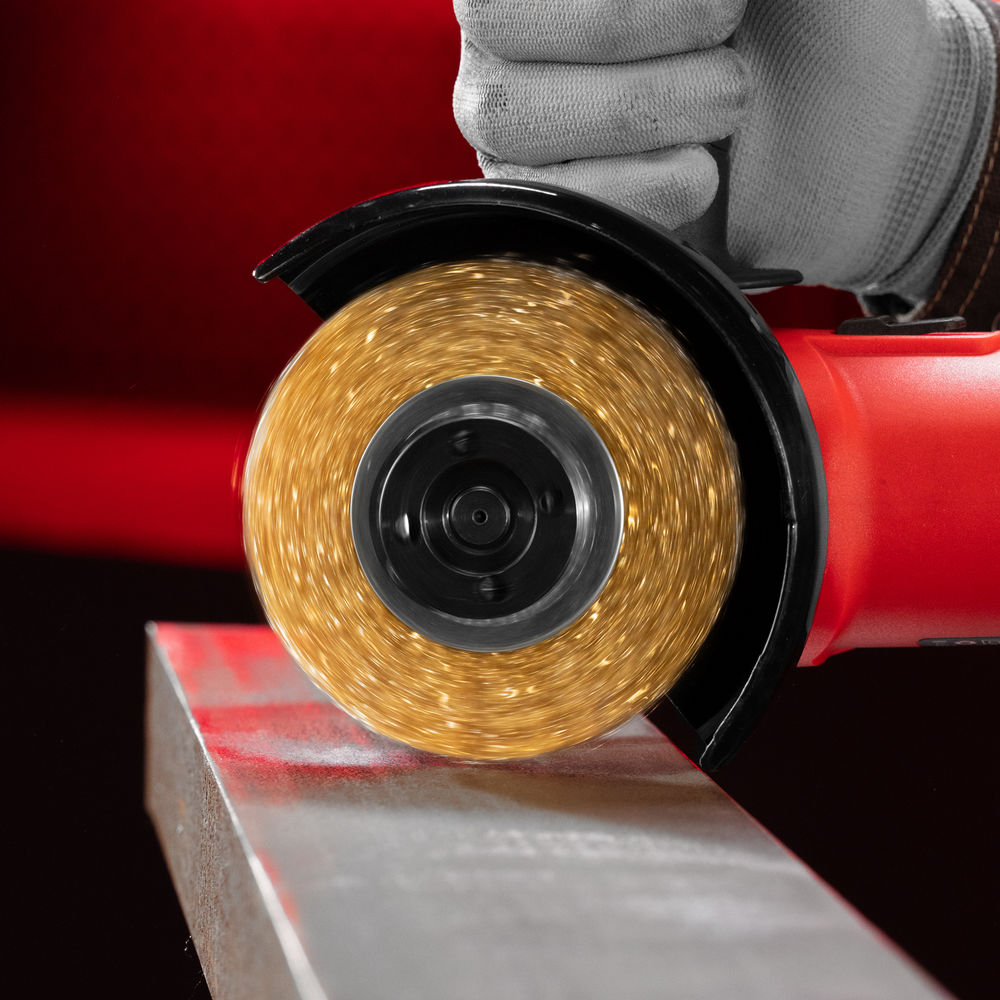 Щетка для УШМ, 100 мм, посадка 22.2 мм, плоская, латунированная витая проволока Matrix (74648)