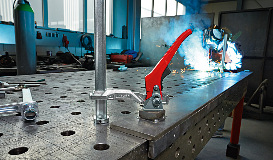 Зажимной элемент с фиксированной глубиной захвата для сварочных столов 200/100, 3 кН, рычажная ручка TW16-20-10H BE-TW16-20-10H